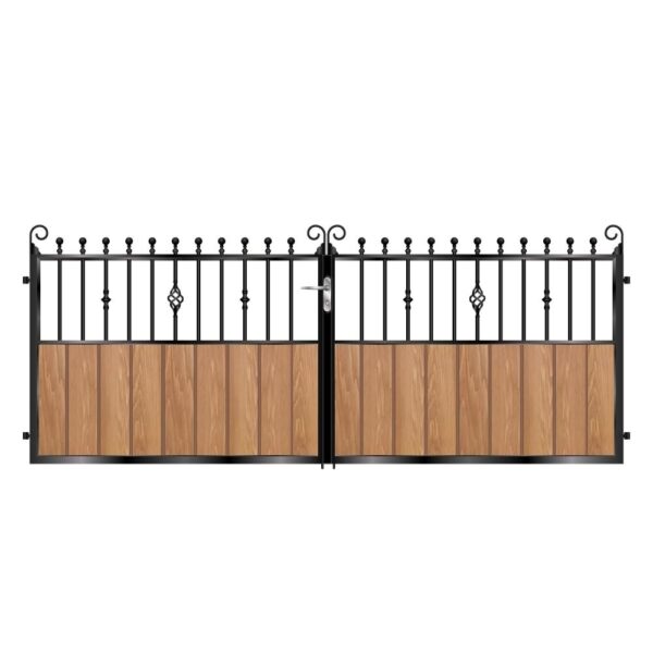 Lindsay Short Timber Driveway Gate