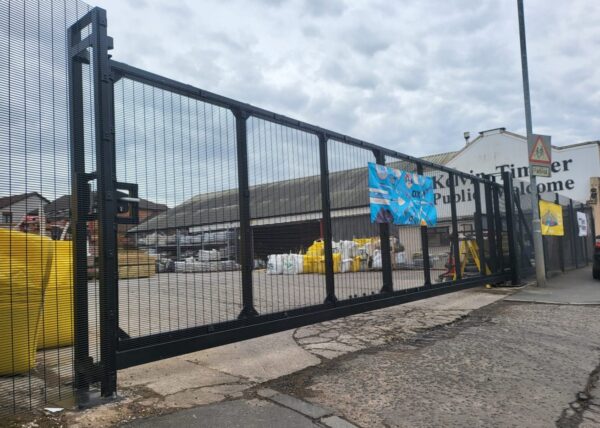 mesh cantilver sliding gate black